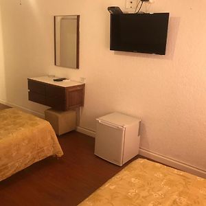 Habitación Estándar con 2 Camas Individuales